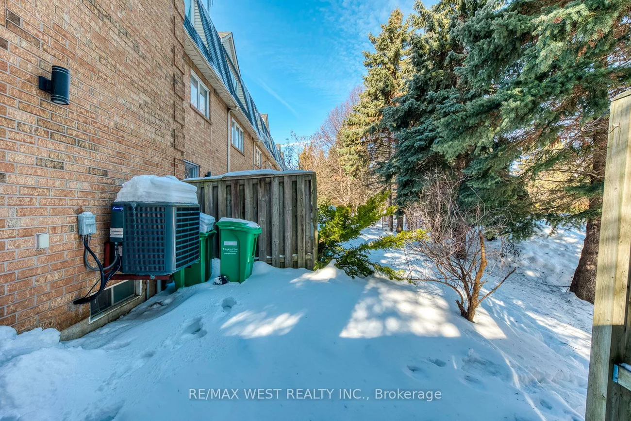 99, Bristol, Hurontario, Mississauga