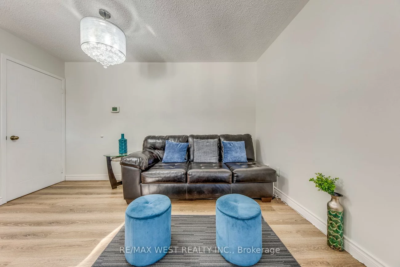 99, Bristol, Hurontario, Mississauga