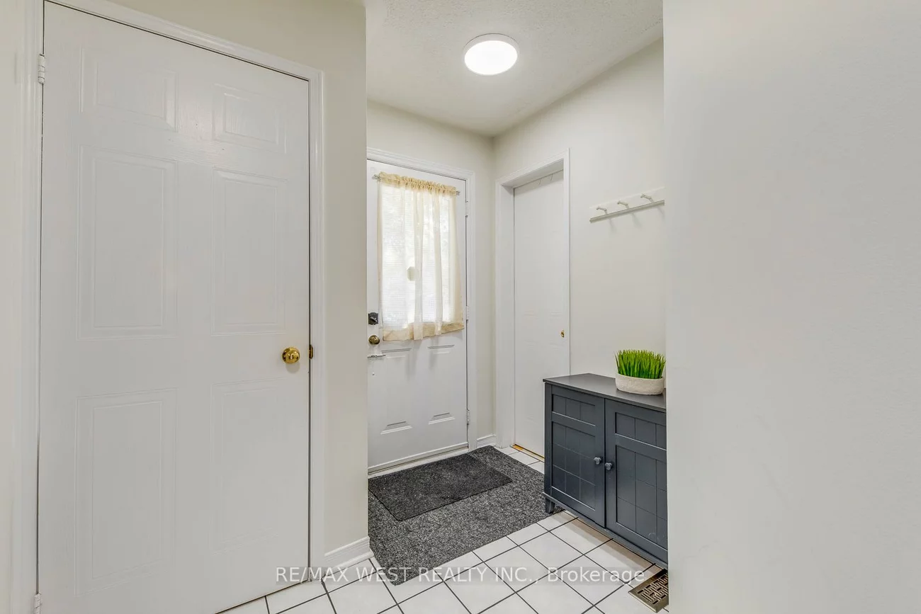 99, Bristol, Hurontario, Mississauga