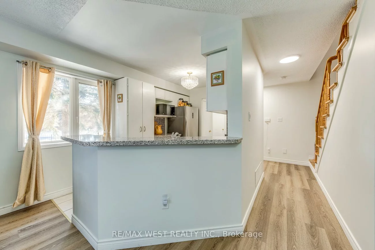 99, Bristol, Hurontario, Mississauga