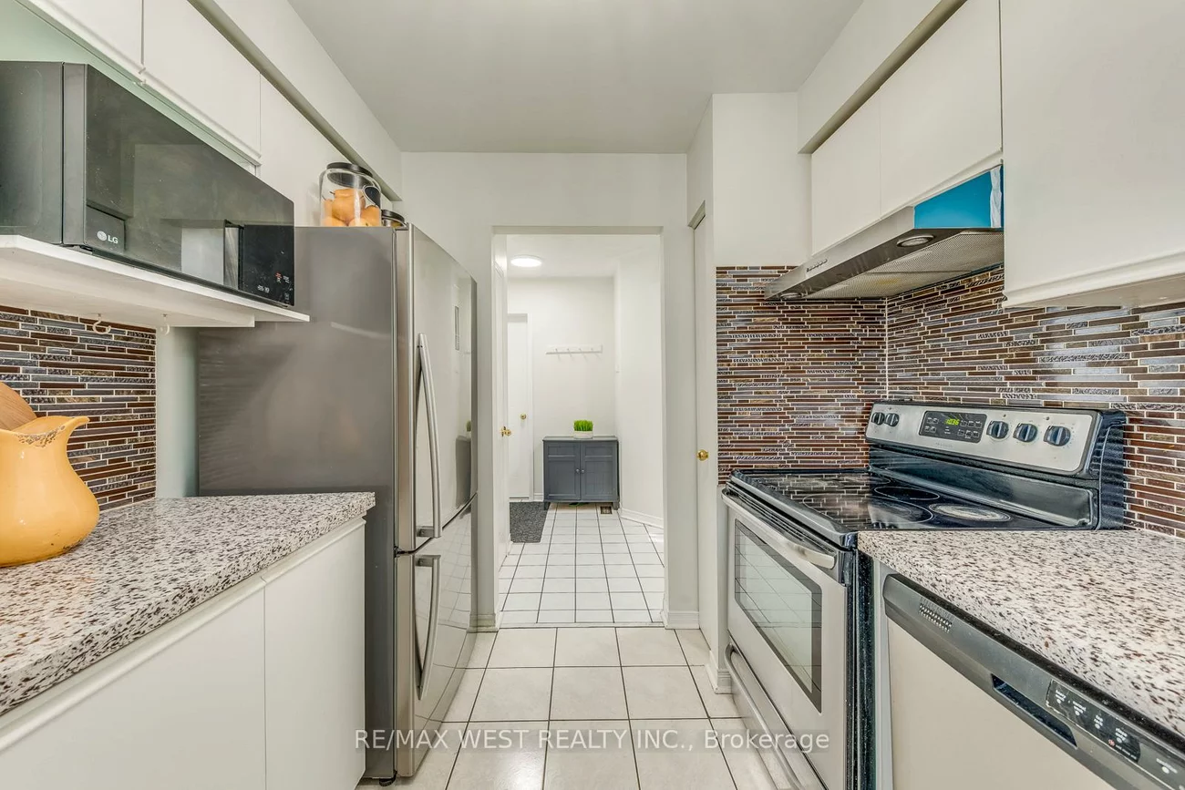 99, Bristol, Hurontario, Mississauga