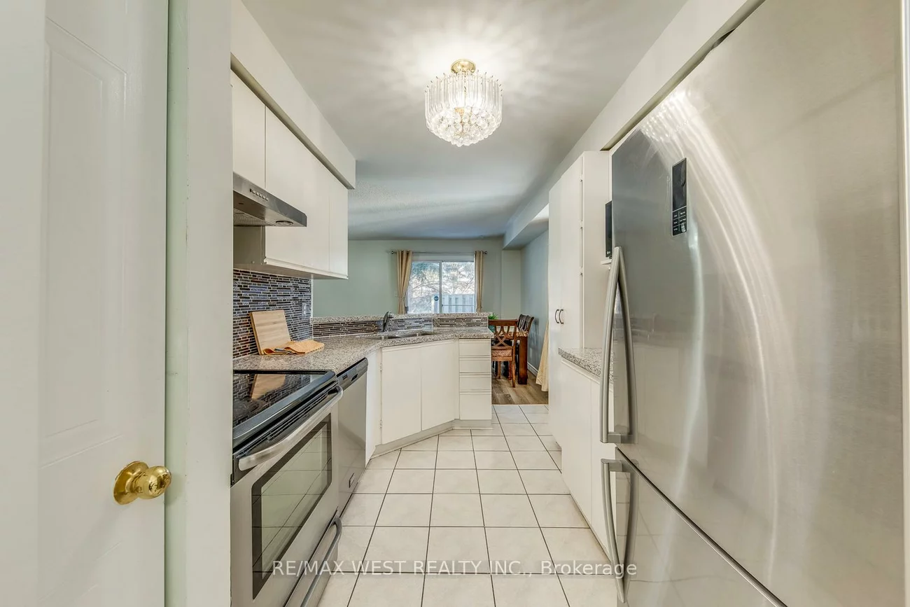 99, Bristol, Hurontario, Mississauga