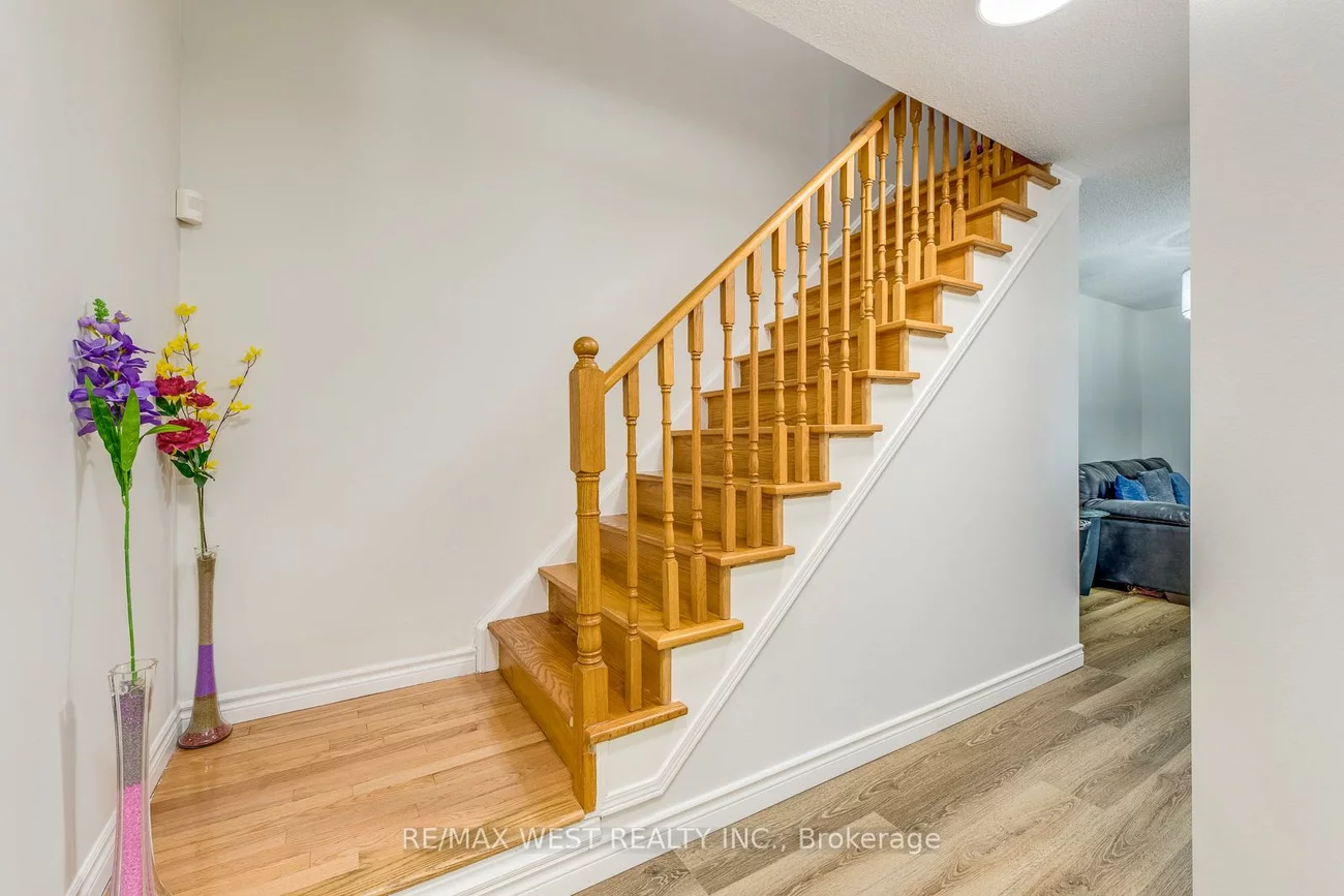 99, Bristol, Hurontario, Mississauga