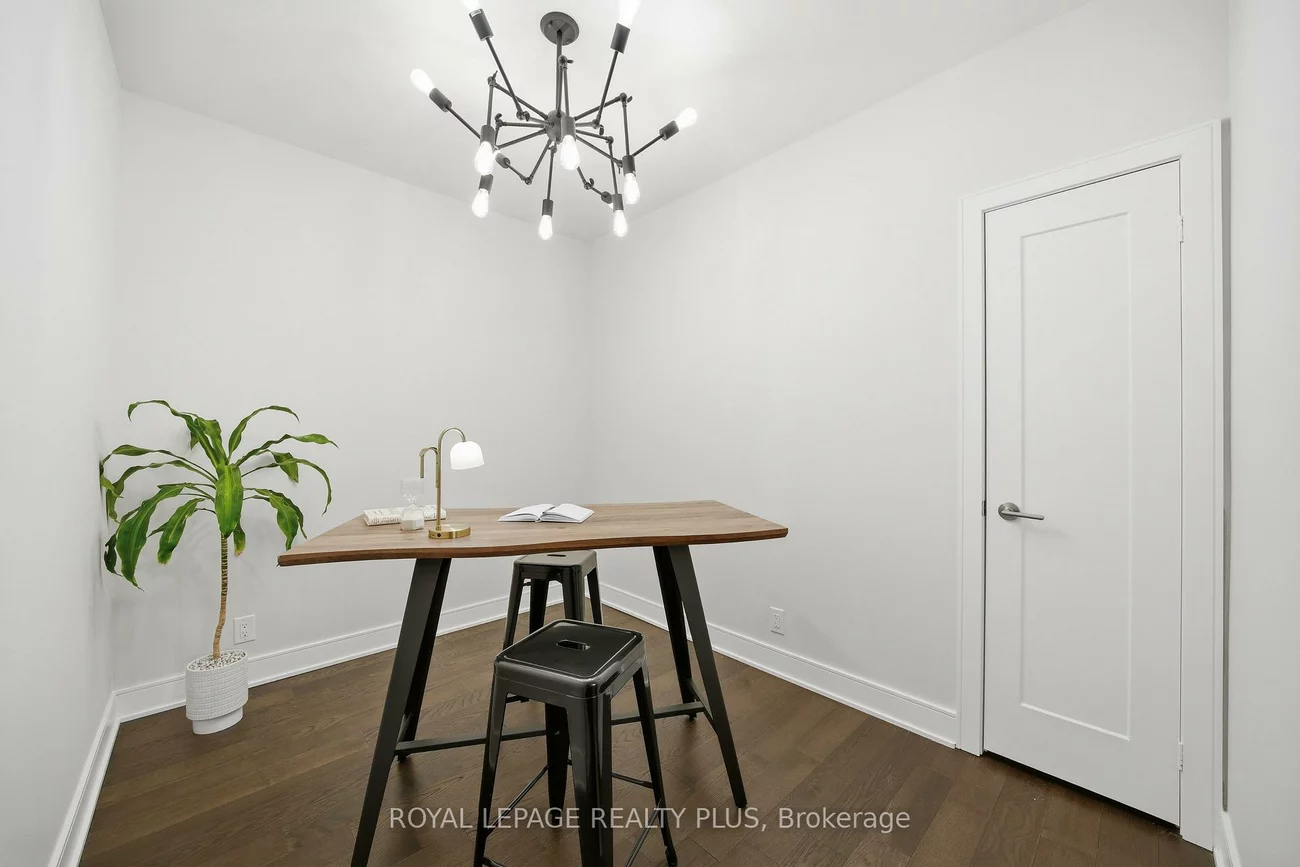 1575, Lakeshore, Clarkson, Mississauga