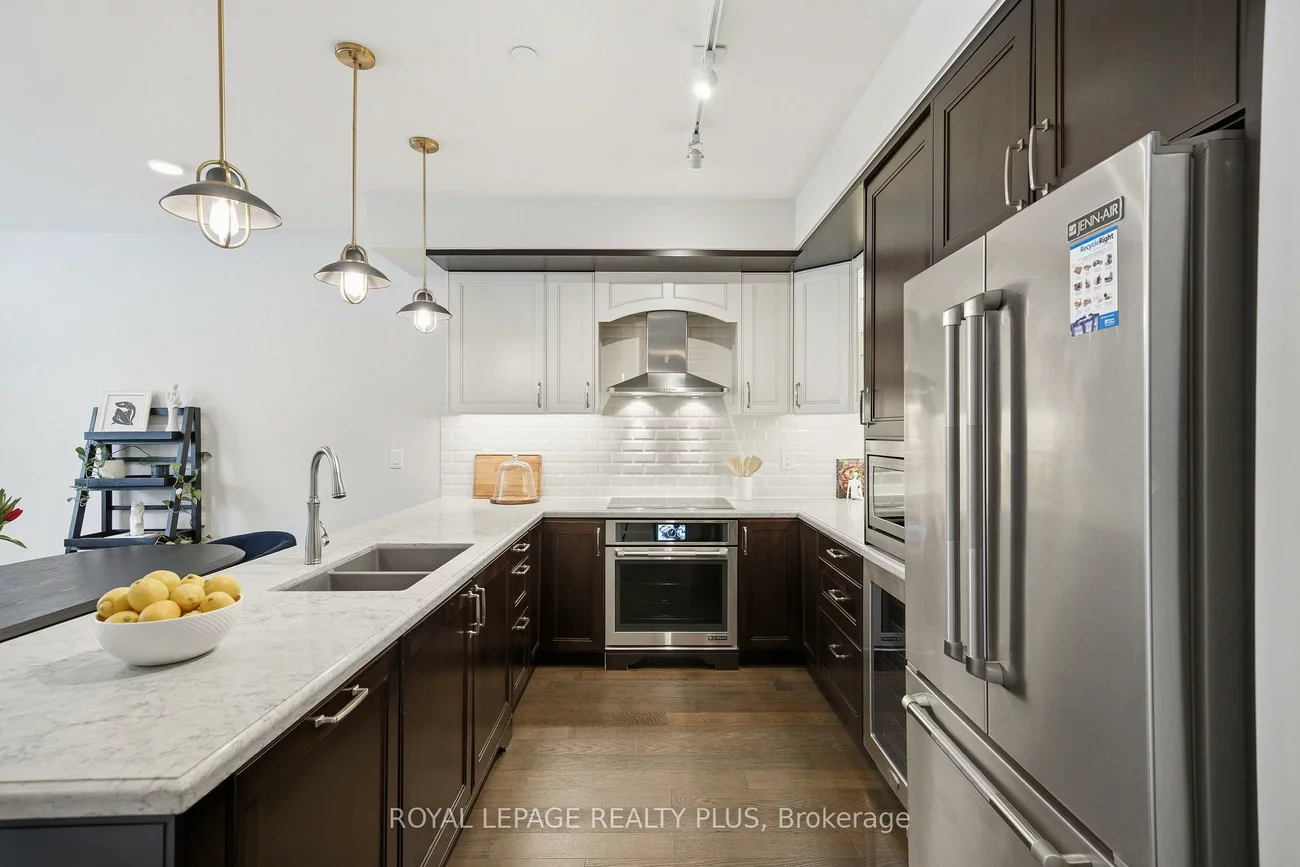 1575, Lakeshore, Clarkson, Mississauga