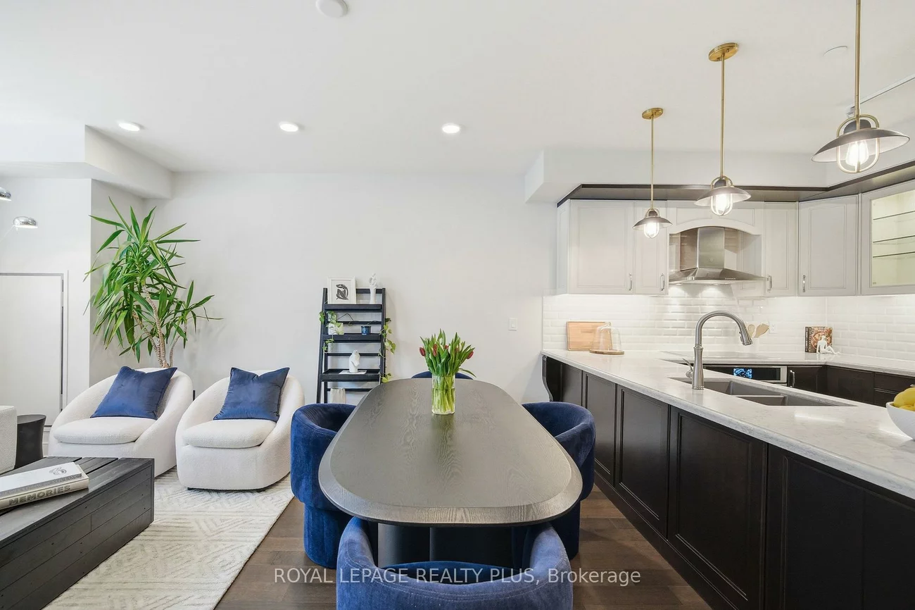 1575, Lakeshore, Clarkson, Mississauga