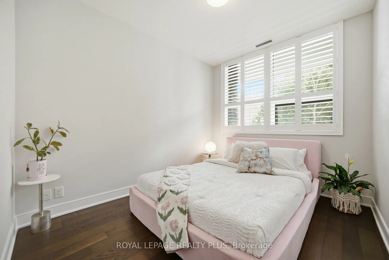 1575, Lakeshore, Clarkson, Mississauga