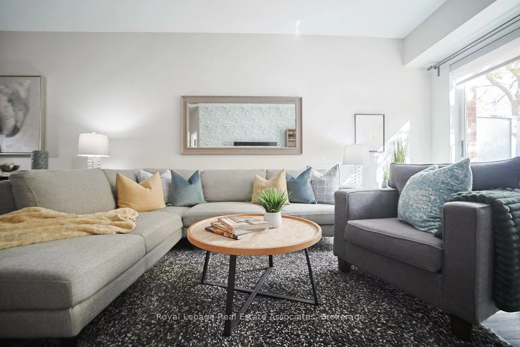 80, Port, Port Credit, Mississauga