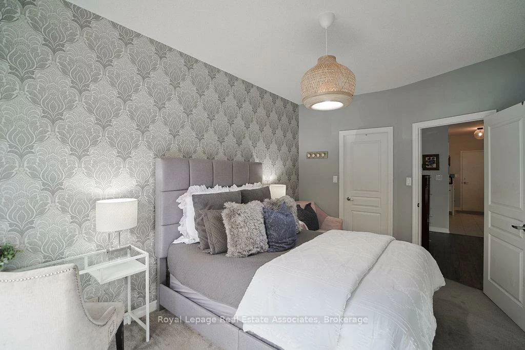 80, Port, Port Credit, Mississauga