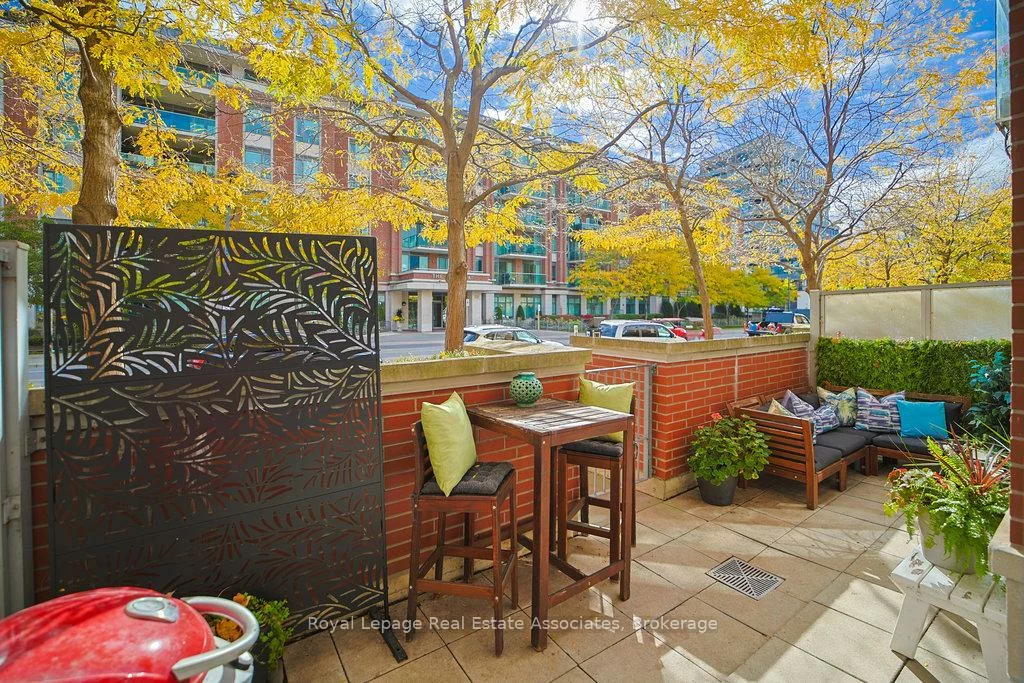 80, Port, Port Credit, Mississauga