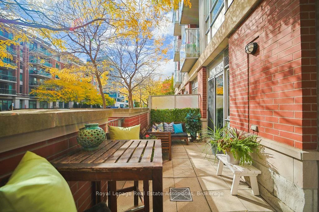 80, Port, Port Credit, Mississauga