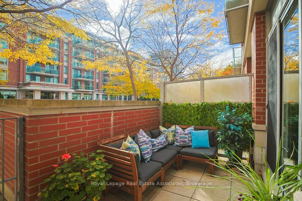 80, Port, Port Credit, Mississauga