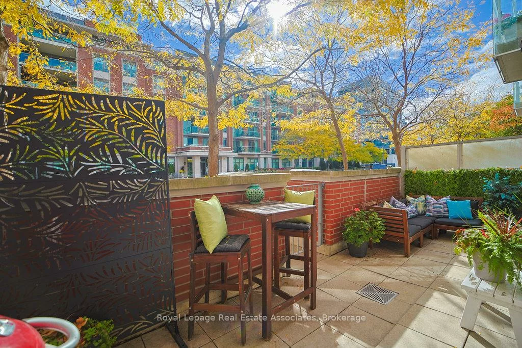 80, Port, Port Credit, Mississauga