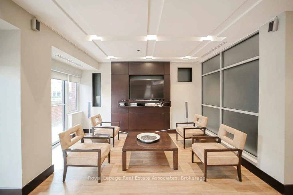 80, Port, Port Credit, Mississauga