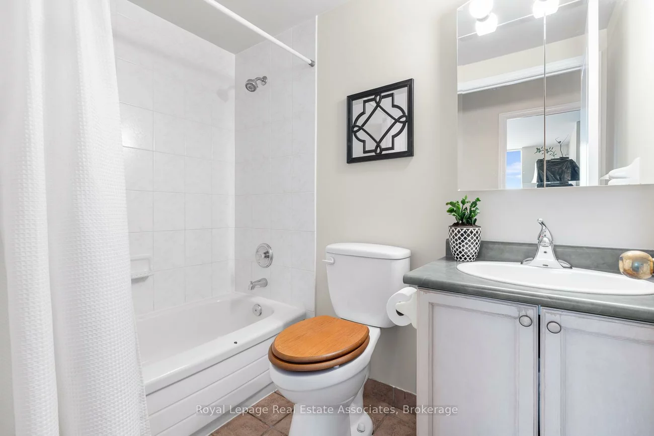 2565, Erin Centre, Central Erin Mills, Mississauga