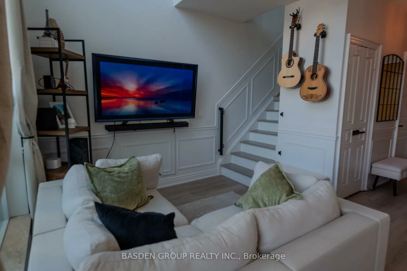 220, Burnhamthorpe, City Centre, Mississauga