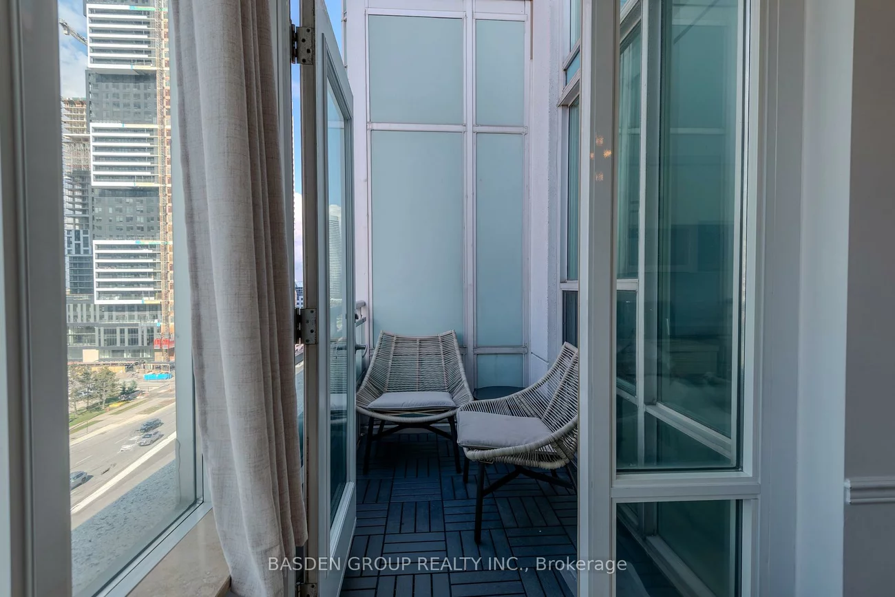 220, Burnhamthorpe, City Centre, Mississauga