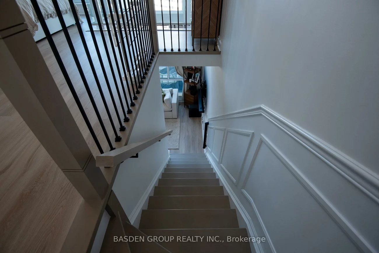 220, Burnhamthorpe, City Centre, Mississauga