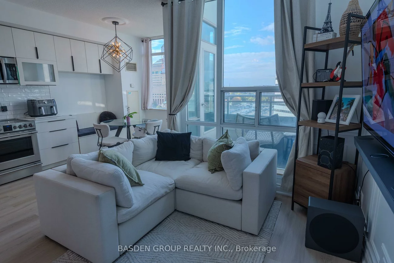 220, Burnhamthorpe, City Centre, Mississauga