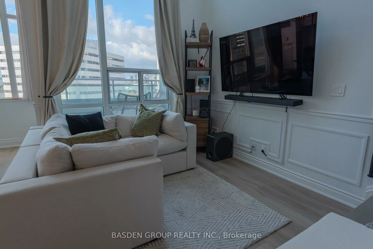 220, Burnhamthorpe, City Centre, Mississauga