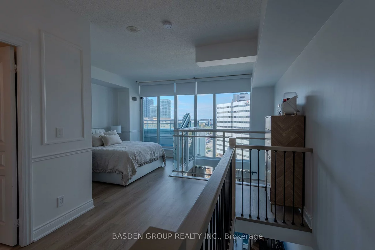 220, Burnhamthorpe, City Centre, Mississauga