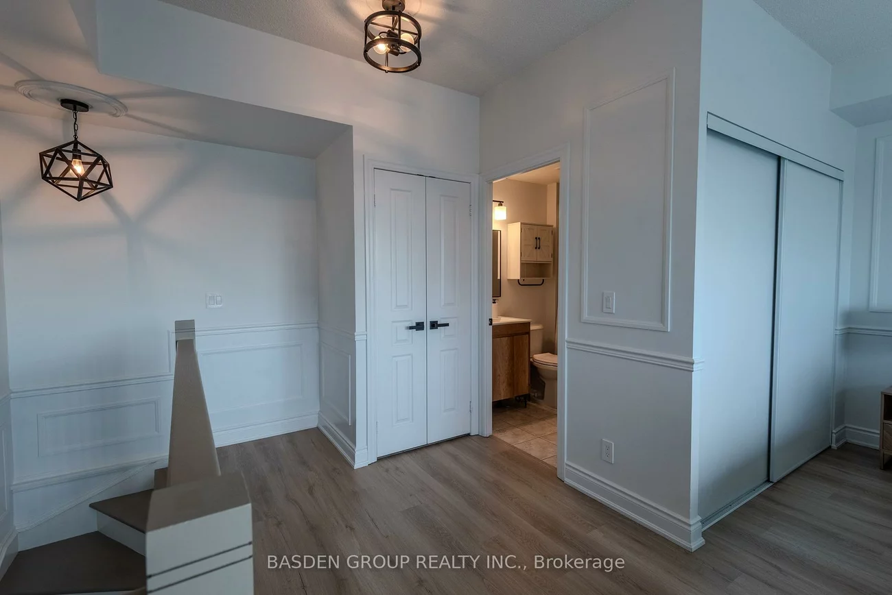 220, Burnhamthorpe, City Centre, Mississauga