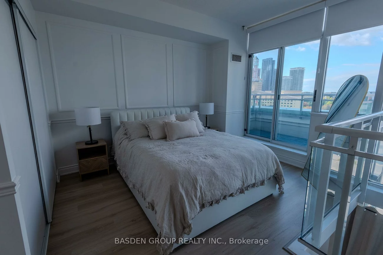 220, Burnhamthorpe, City Centre, Mississauga