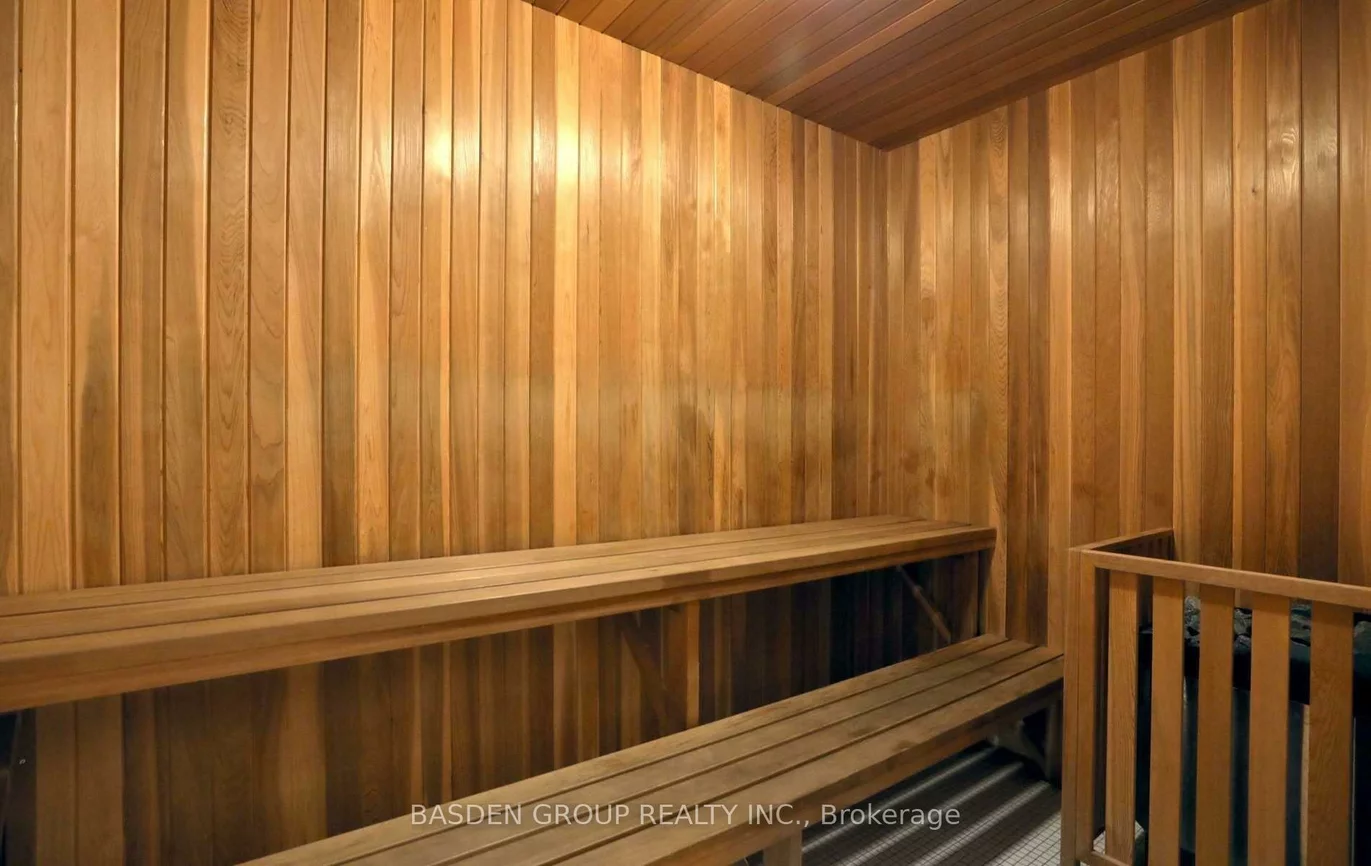 220, Burnhamthorpe, City Centre, Mississauga