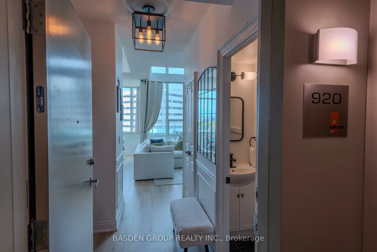 220, Burnhamthorpe, City Centre, Mississauga