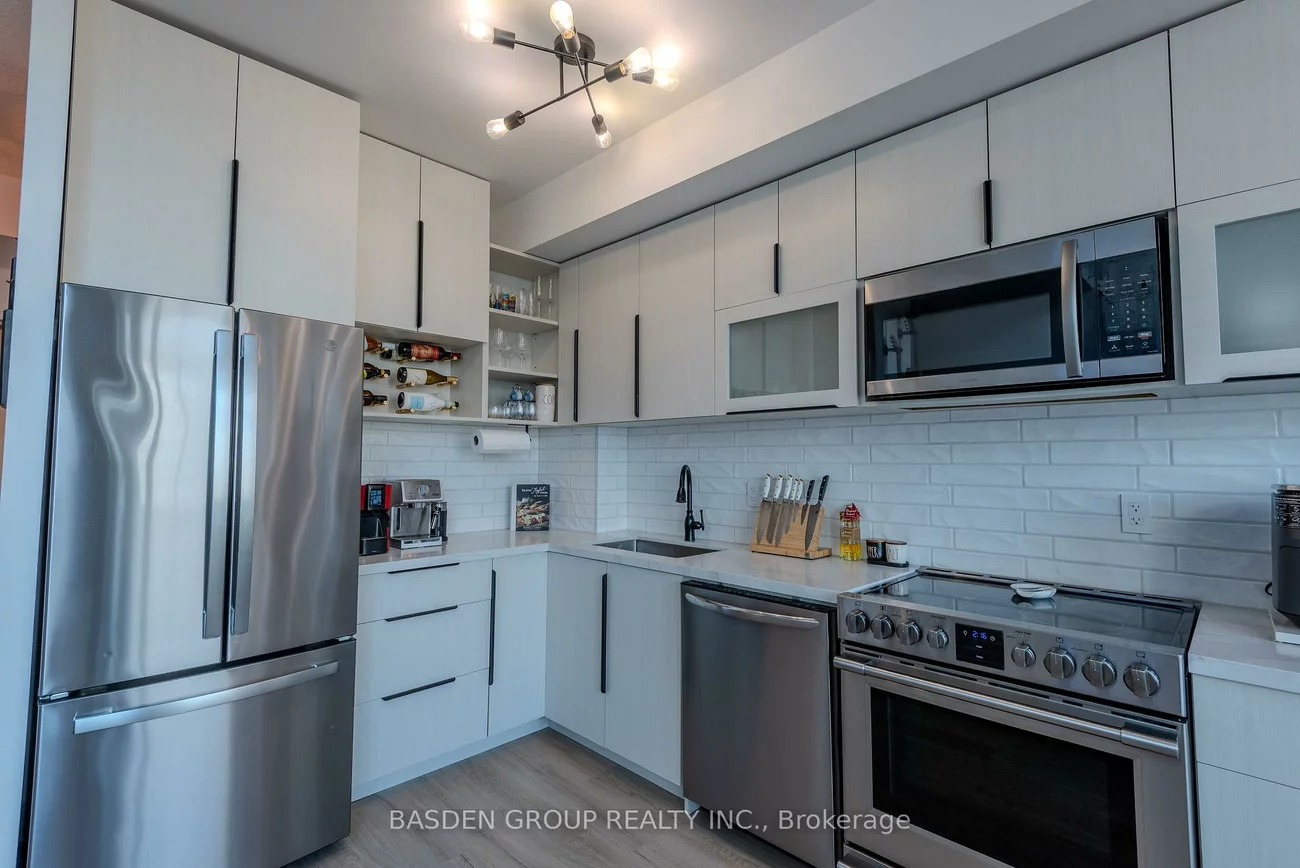 220, Burnhamthorpe, City Centre, Mississauga