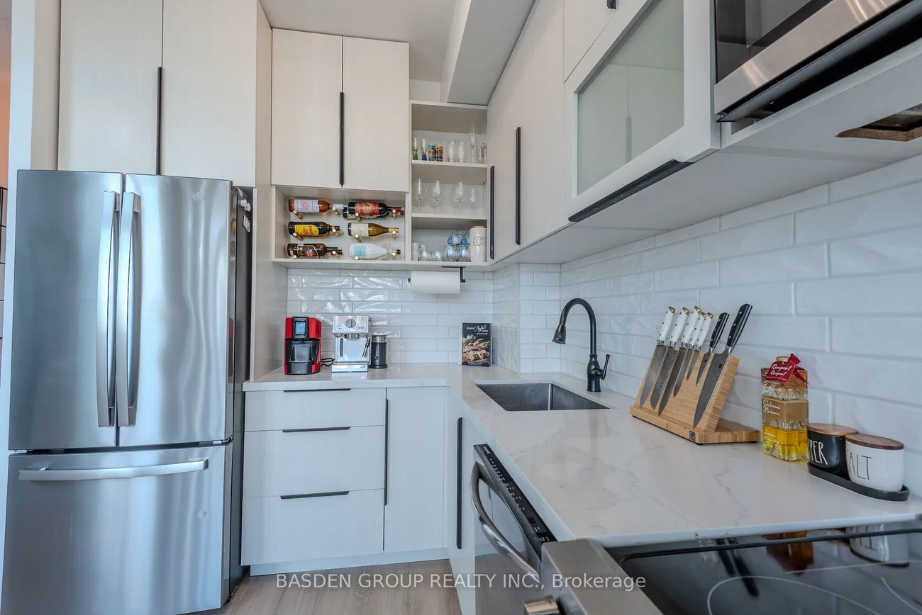 220, Burnhamthorpe, City Centre, Mississauga