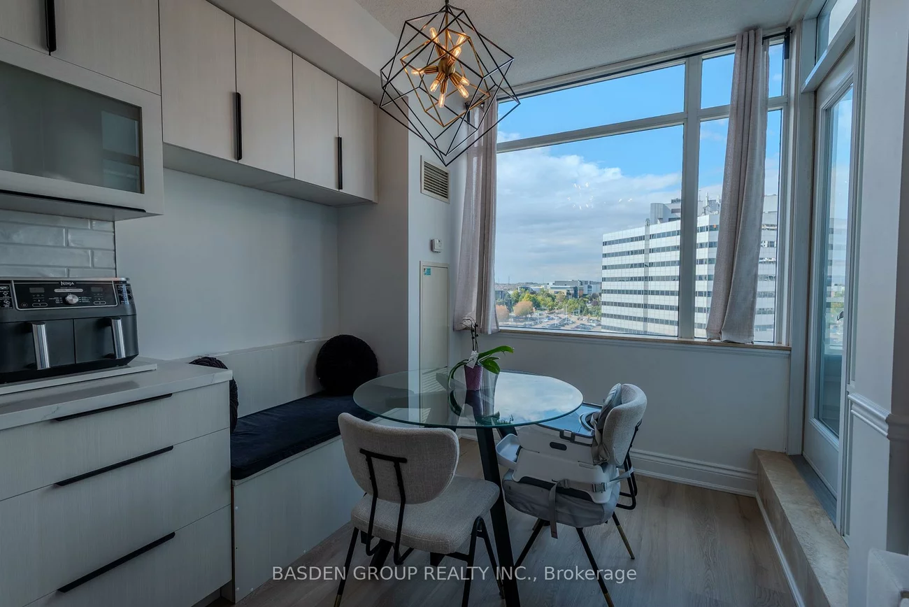 220, Burnhamthorpe, City Centre, Mississauga