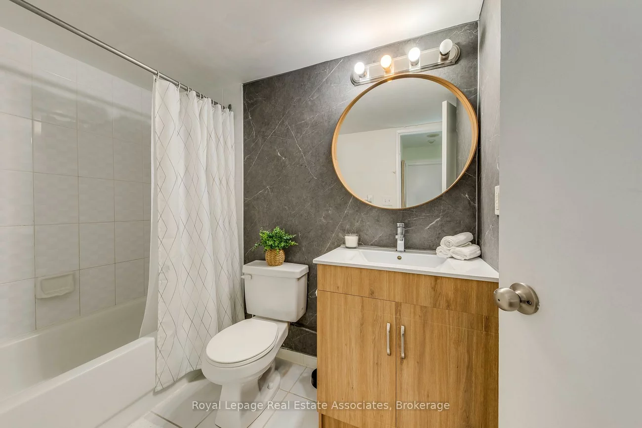 155, Hillcrest, Cooksville, Mississauga