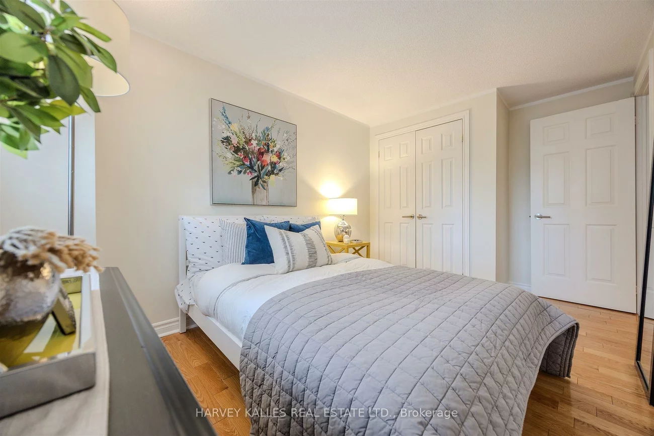 1060, Walden, Clarkson, Mississauga