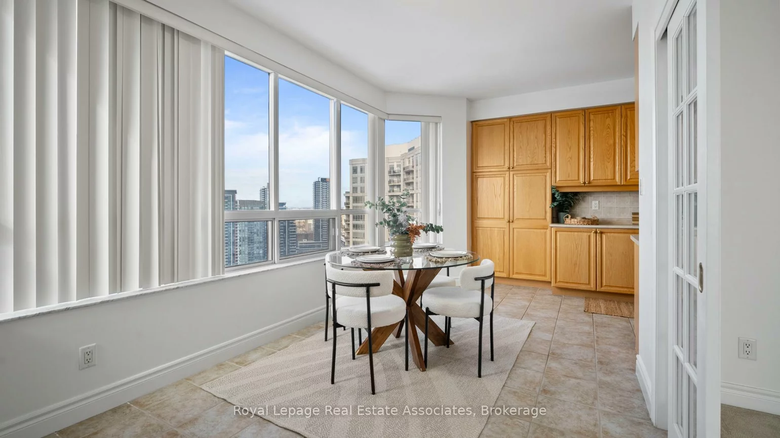 25, Kingsbridge Garden, Hurontario, Mississauga