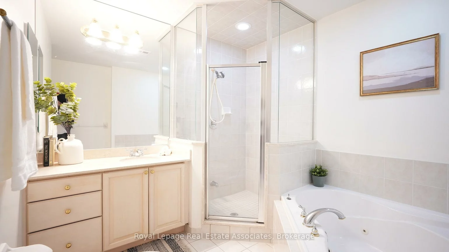 25, Kingsbridge Garden, Hurontario, Mississauga