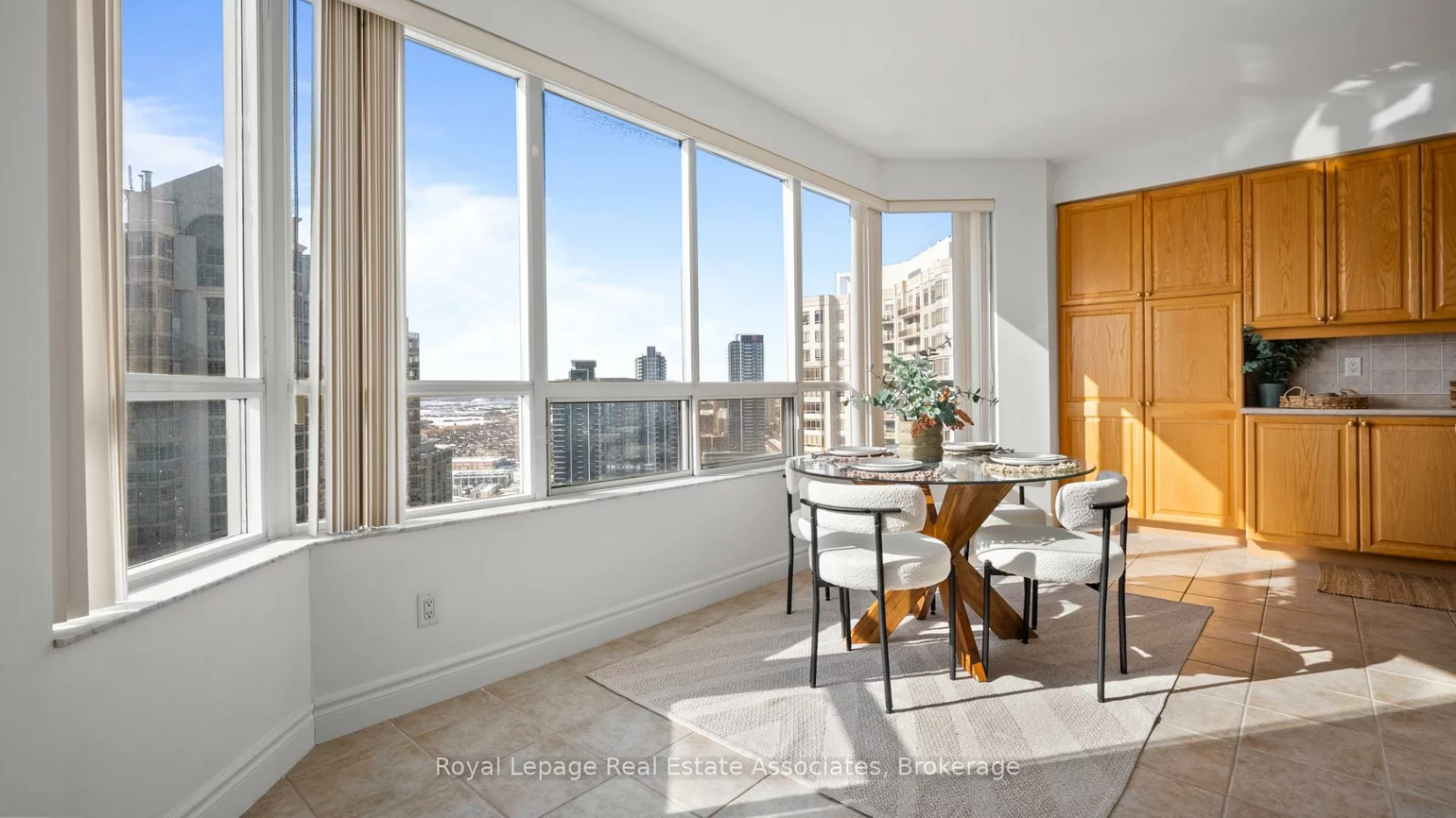 25, Kingsbridge Garden, Hurontario, Mississauga