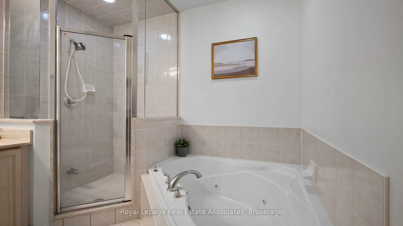 25, Kingsbridge Garden, Hurontario, Mississauga