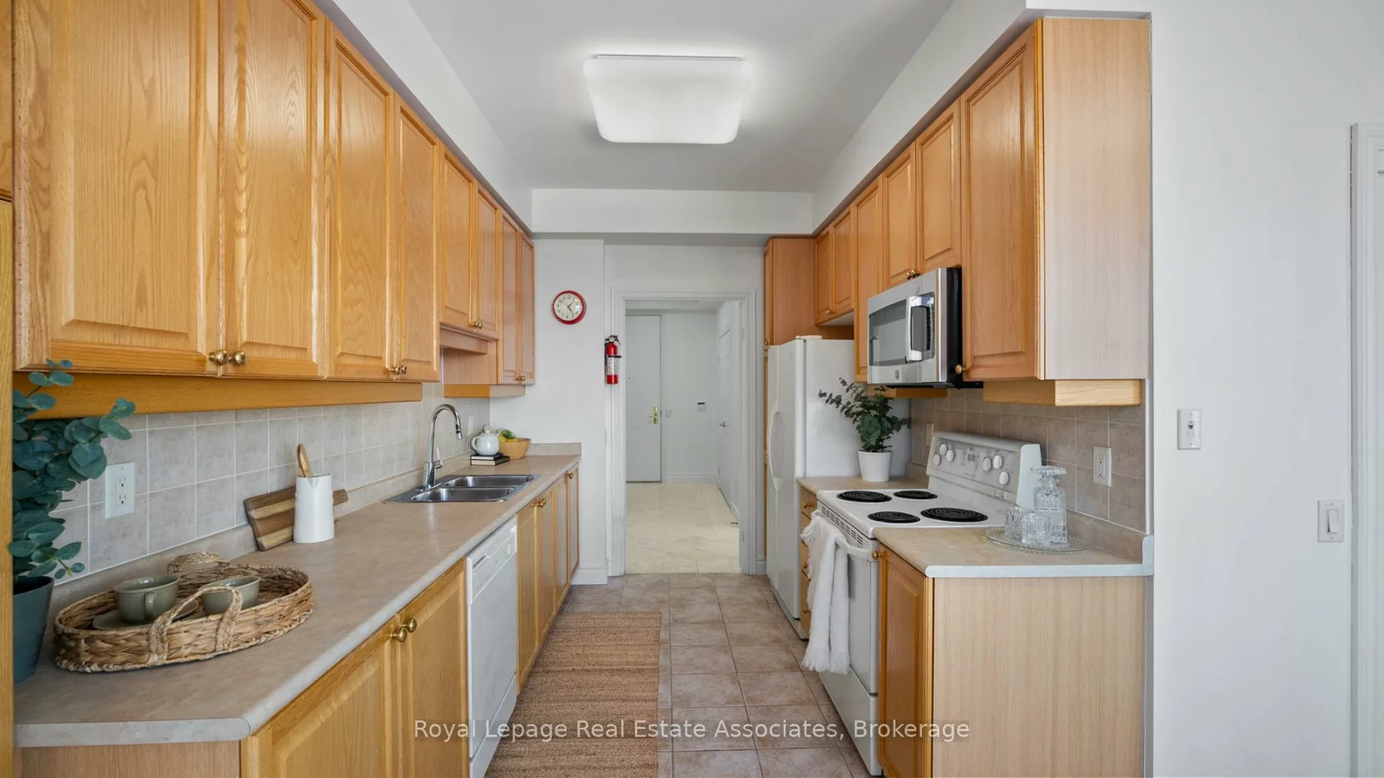 25, Kingsbridge Garden, Hurontario, Mississauga