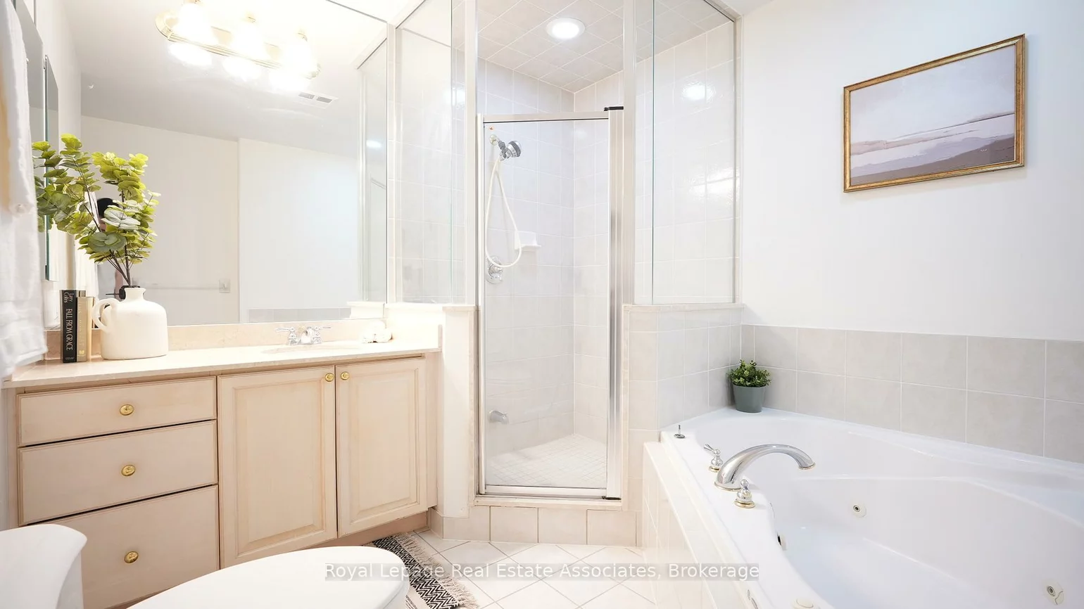 25, Kingsbridge Garden, Hurontario, Mississauga