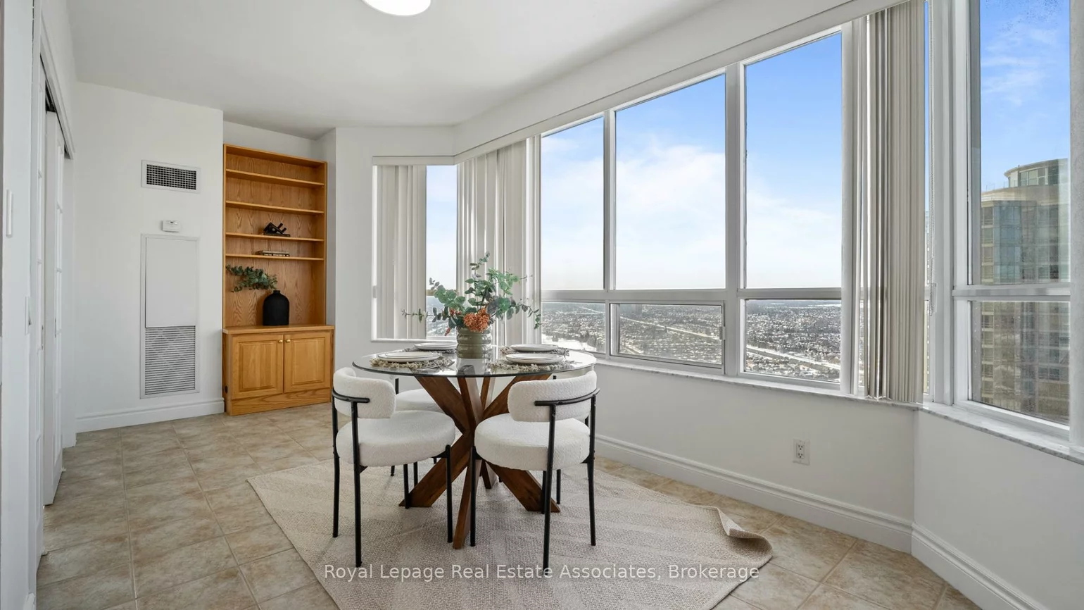 25, Kingsbridge Garden, Hurontario, Mississauga