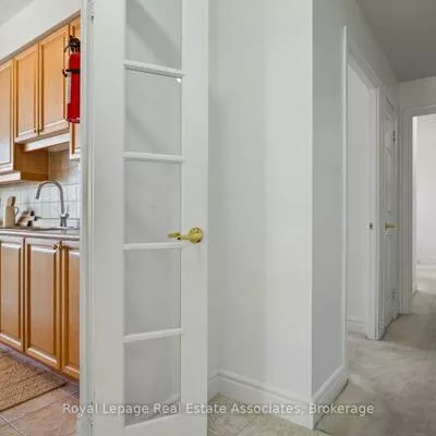 25, Kingsbridge Garden, Hurontario, Mississauga