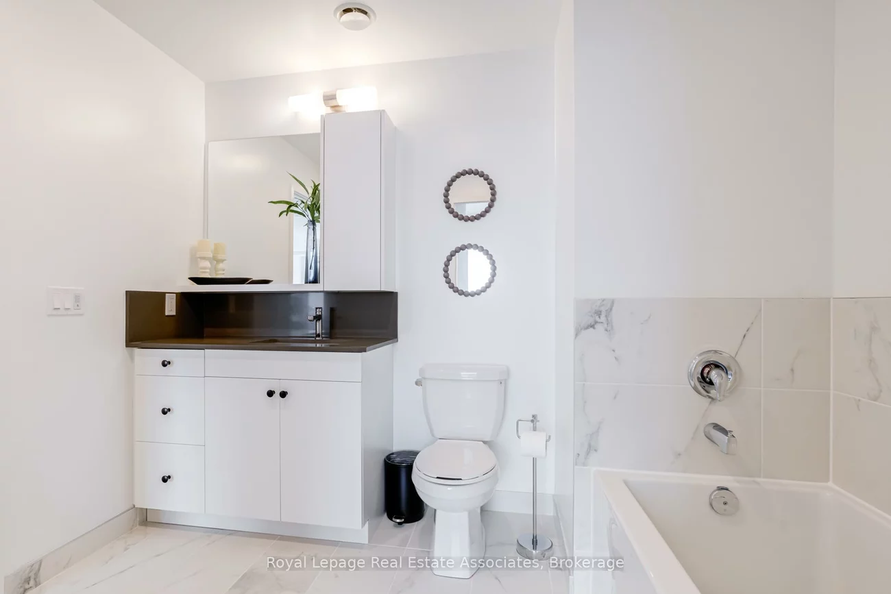 1035, Southdown, Clarkson, Mississauga