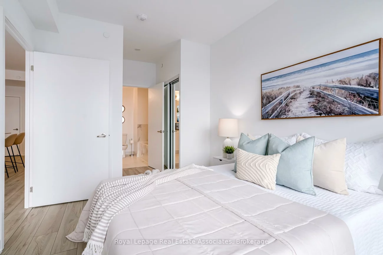 1035, Southdown, Clarkson, Mississauga