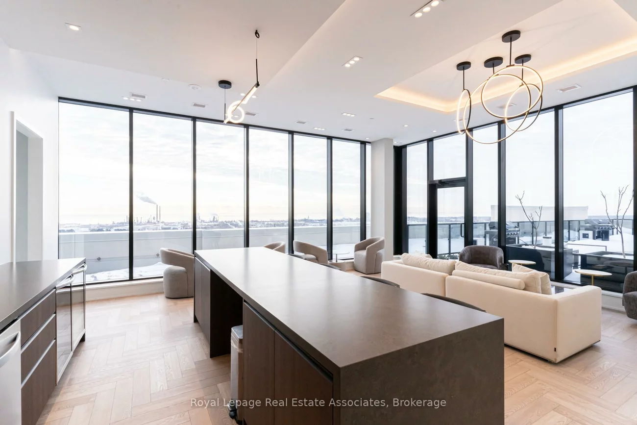 1035, Southdown, Clarkson, Mississauga