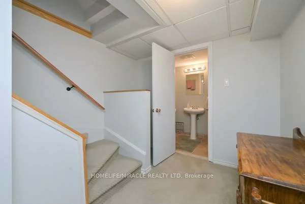 121, Falconer, Streetsville, Mississauga