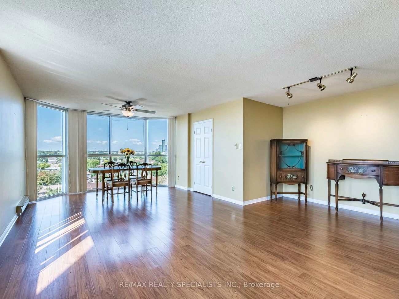 880, Dundas, Erindale, Mississauga