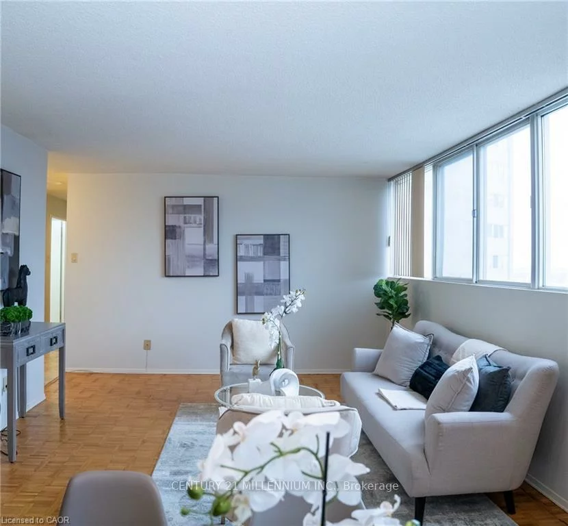 3700, Kaneff, Mississauga Valleys, Mississauga