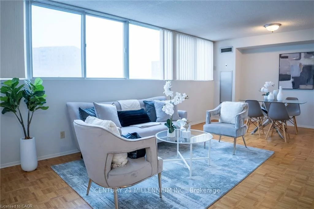 3700, Kaneff, Mississauga Valleys, Mississauga