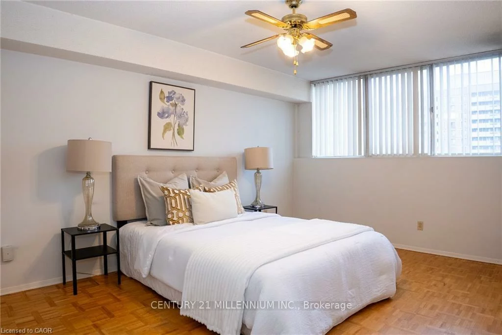 3700, Kaneff, Mississauga Valleys, Mississauga